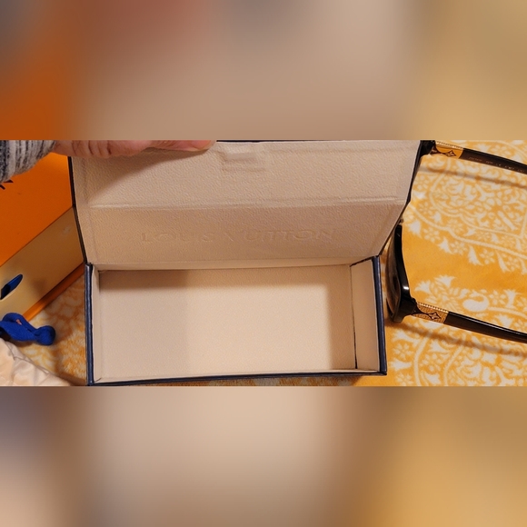 Authentic LOUIS VUITTON Brown Glitter Frame Heather Strass Sunglasses, Tortoise - Picture 16 of 16